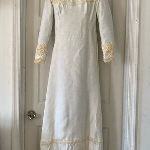 Vintage 1940s/50s Wedding Dress W/Cape Train Women’s Small Victorian Ivory Lace